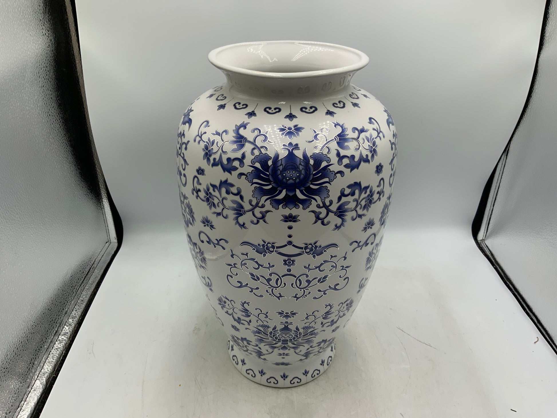 Md Blue / White Vase