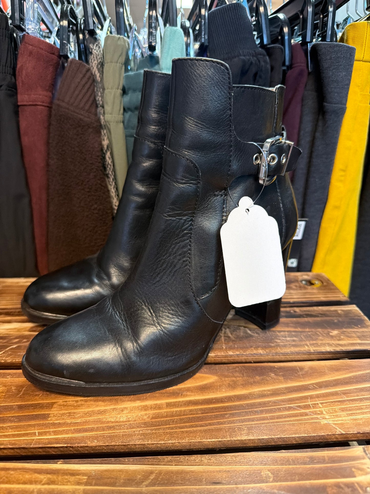 Donald Pliner Boots Sz 6.5