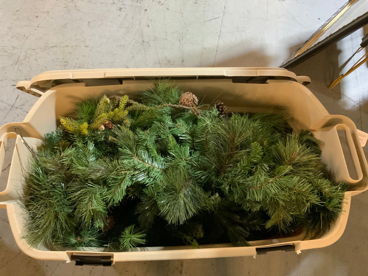 Light Up Garland in Large Tote