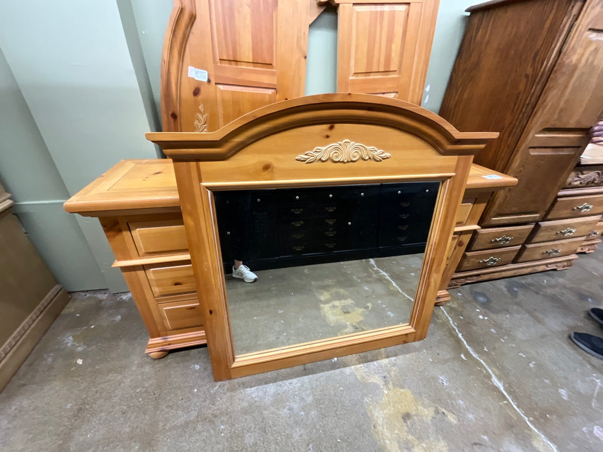 Broyhill Fontana Dresser w/Mirror