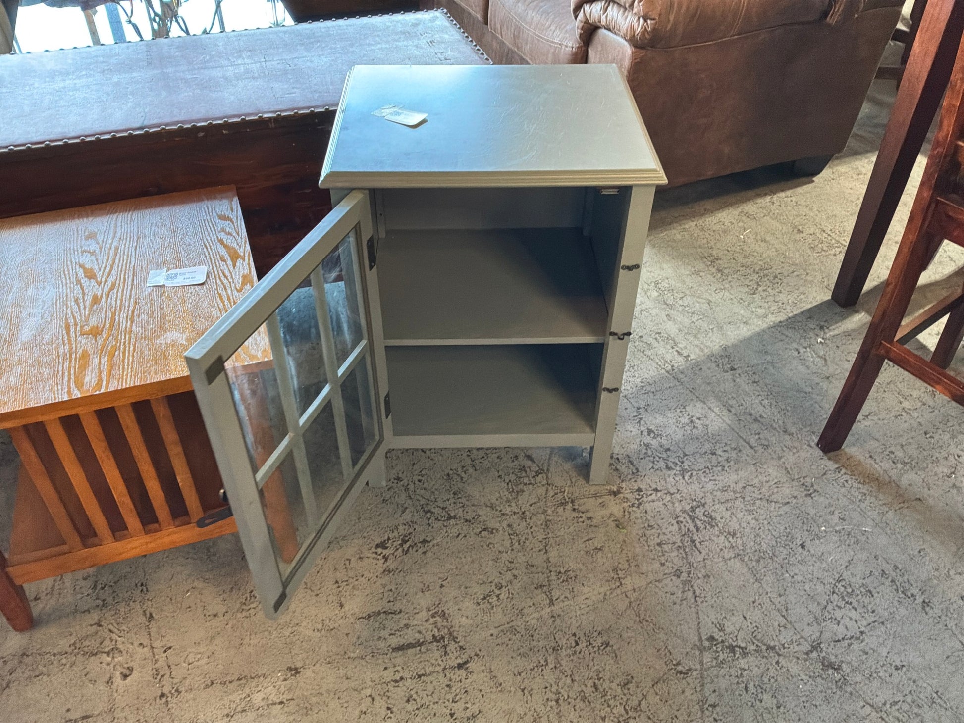 Grey Accent Table / Glass Door