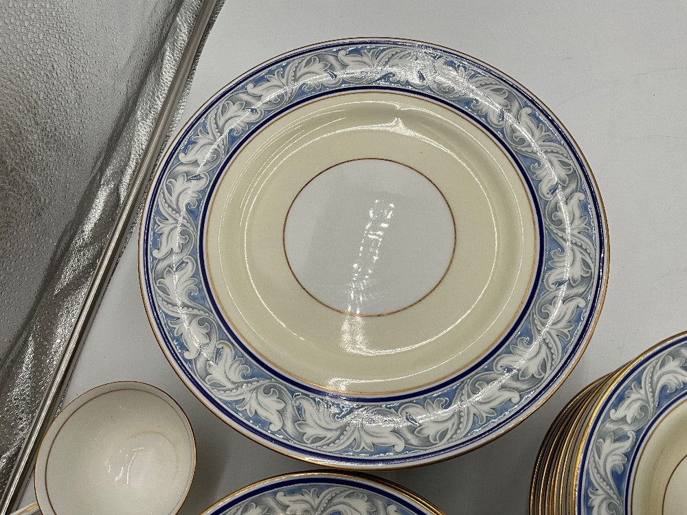 Royal Doulton Tewkesbury 14 Place Setting w/ Extras