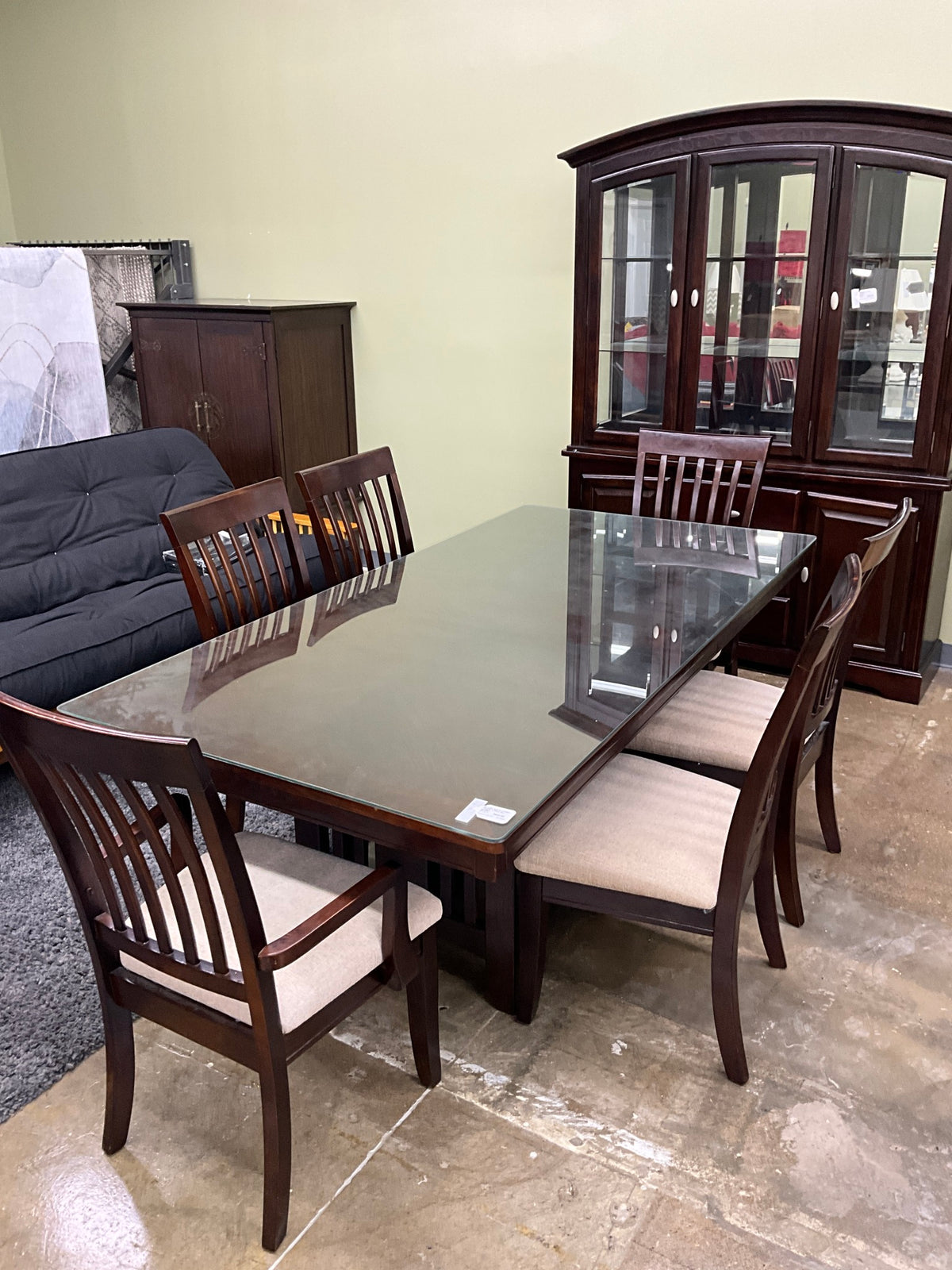 Table w/ 6 Chairs & Glass Top