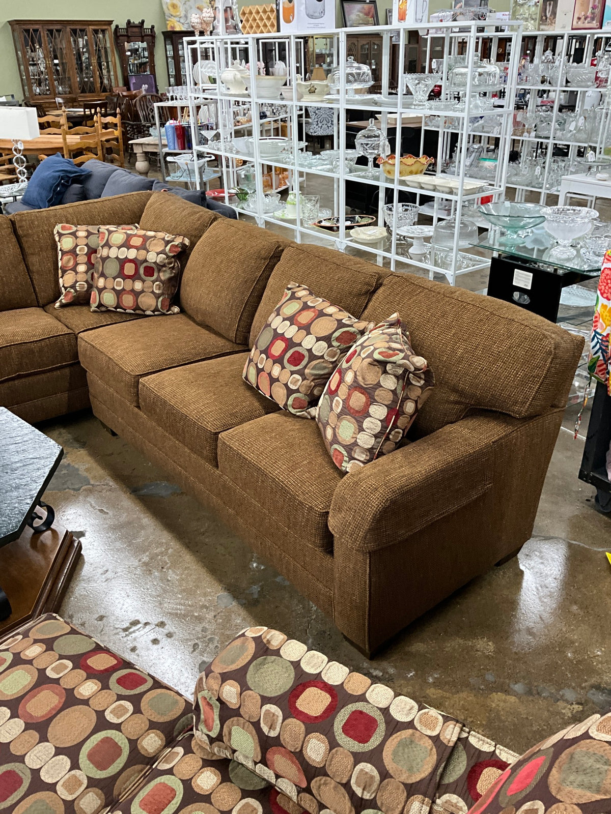 King Hickory Brown Sectional w/ 6 Pillows