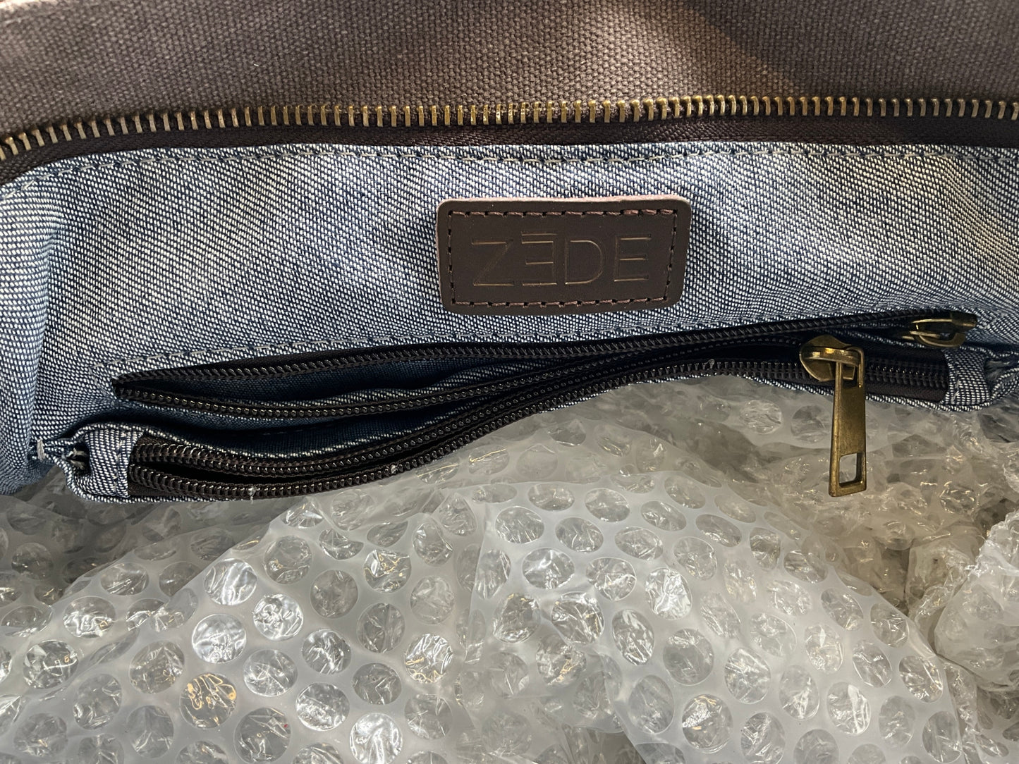 Zede Messenger Bag