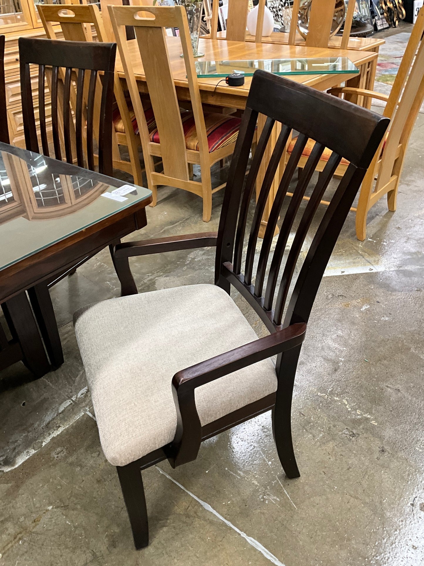 Table w/ 6 Chairs & Glass Top