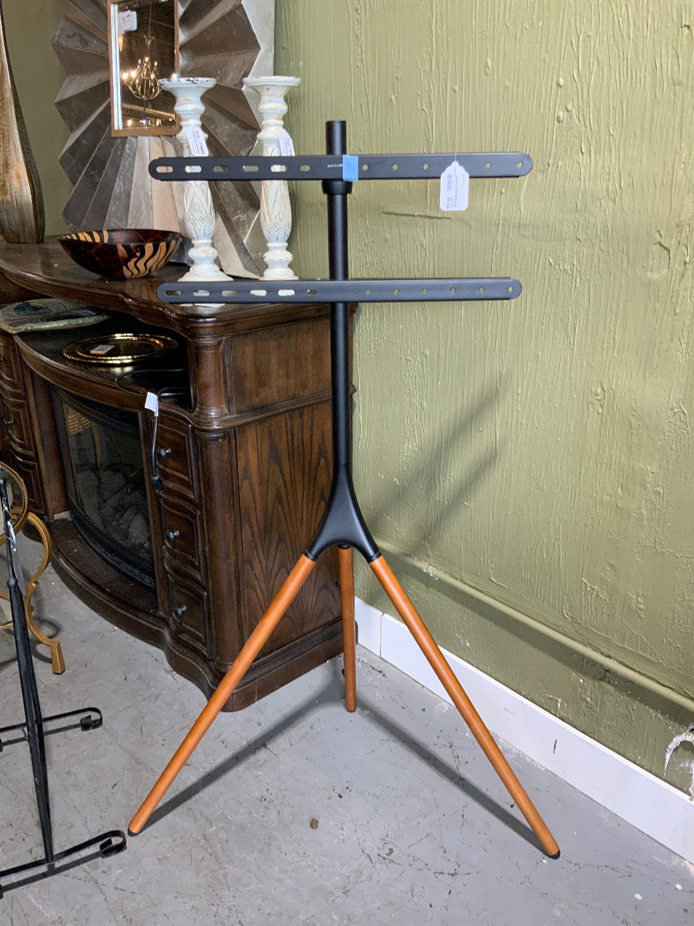 Tripod Easel Studio TV Stand