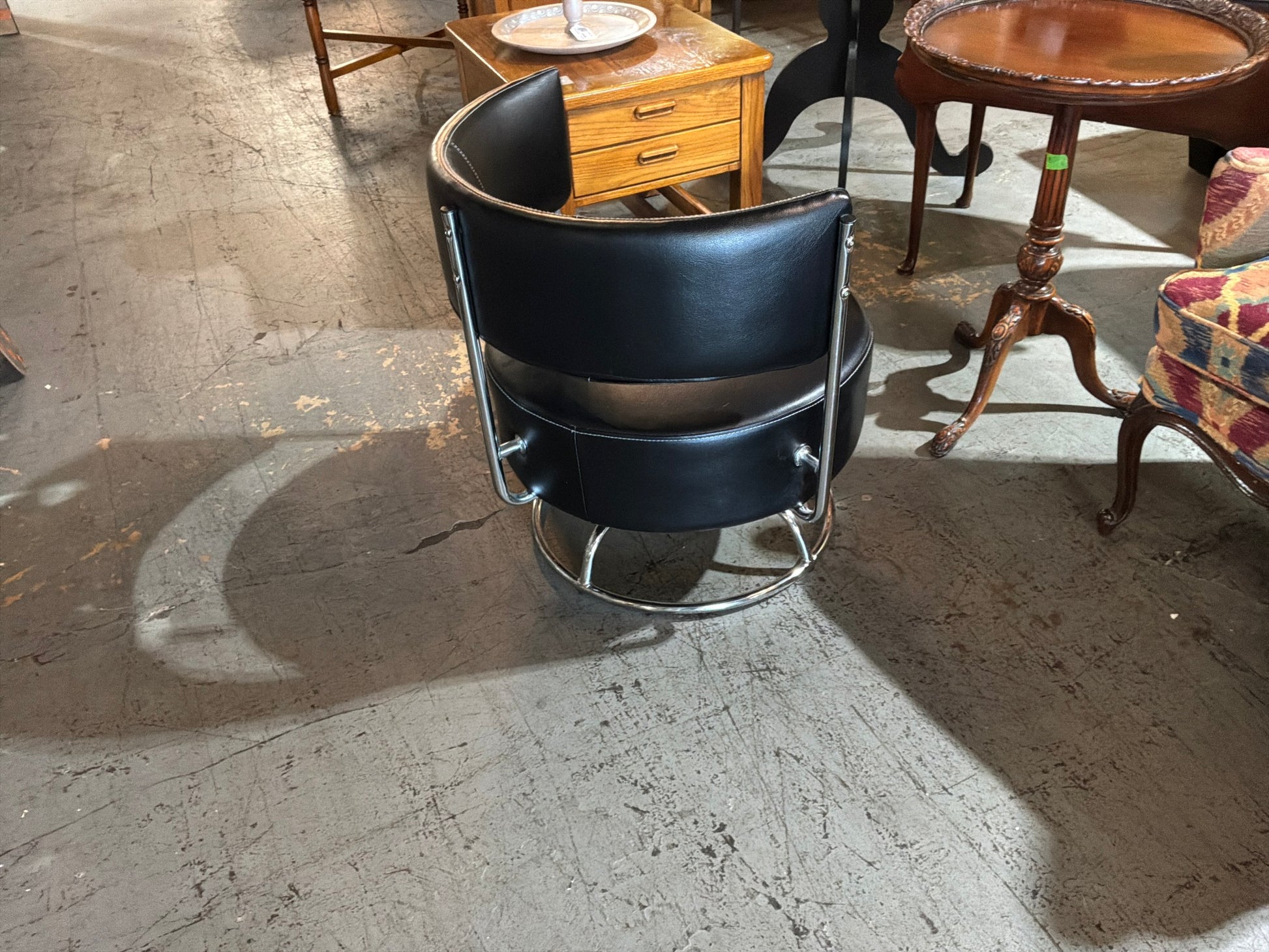 Black Swival Chair W / Chrome