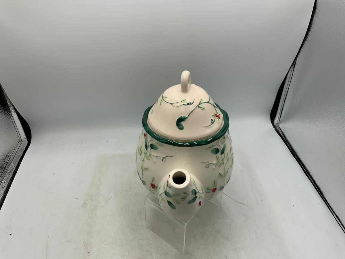 Pflatzgraff Winterberry Teapot