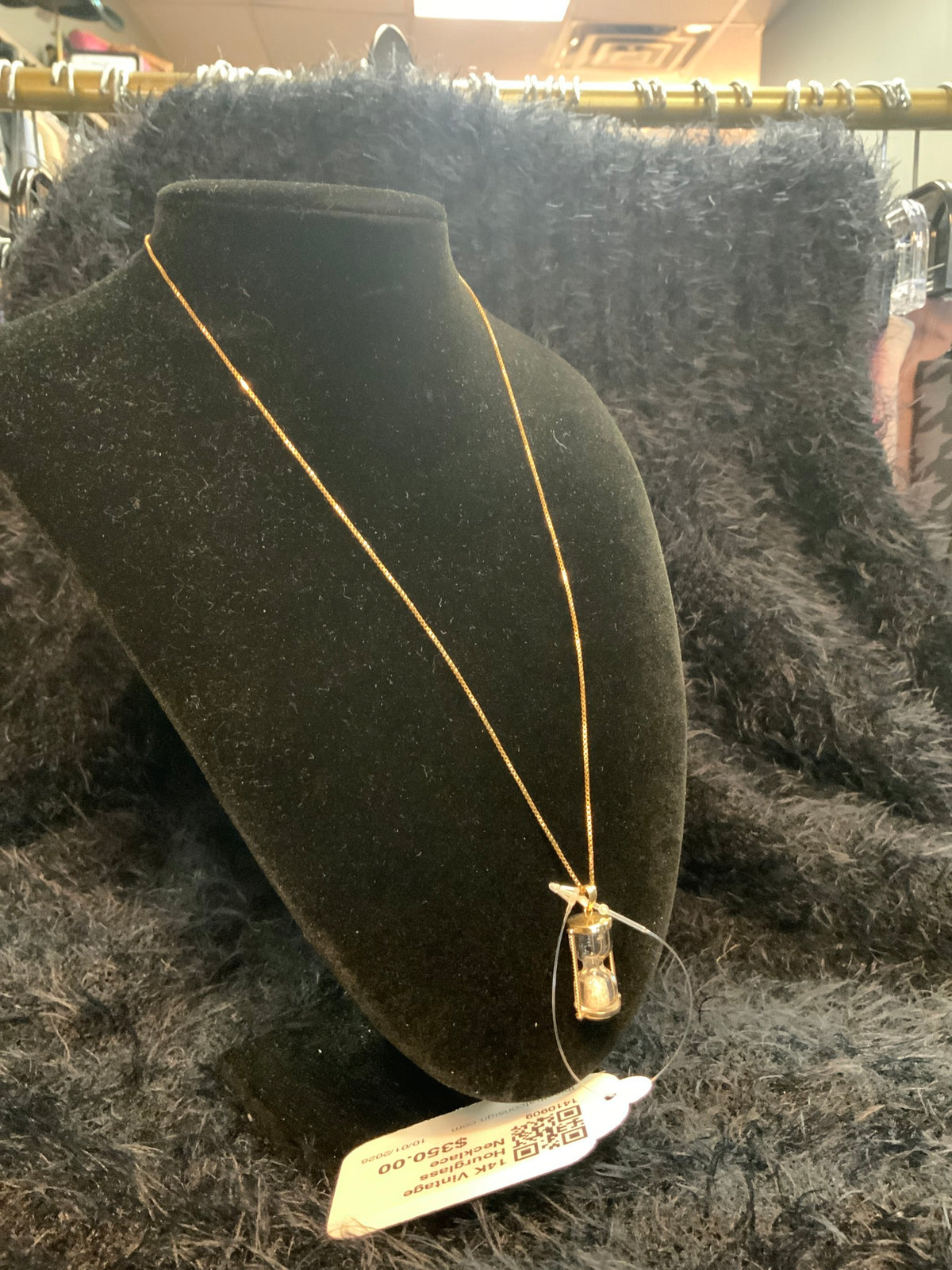 14K Vintage Hourglass Necklace