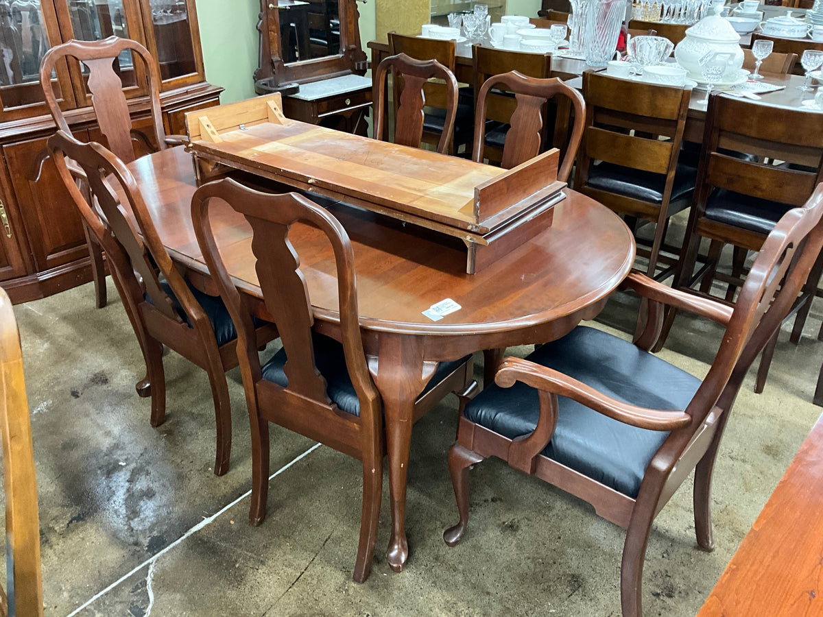 Pennsylvania House Table w/ 6 Chairs
