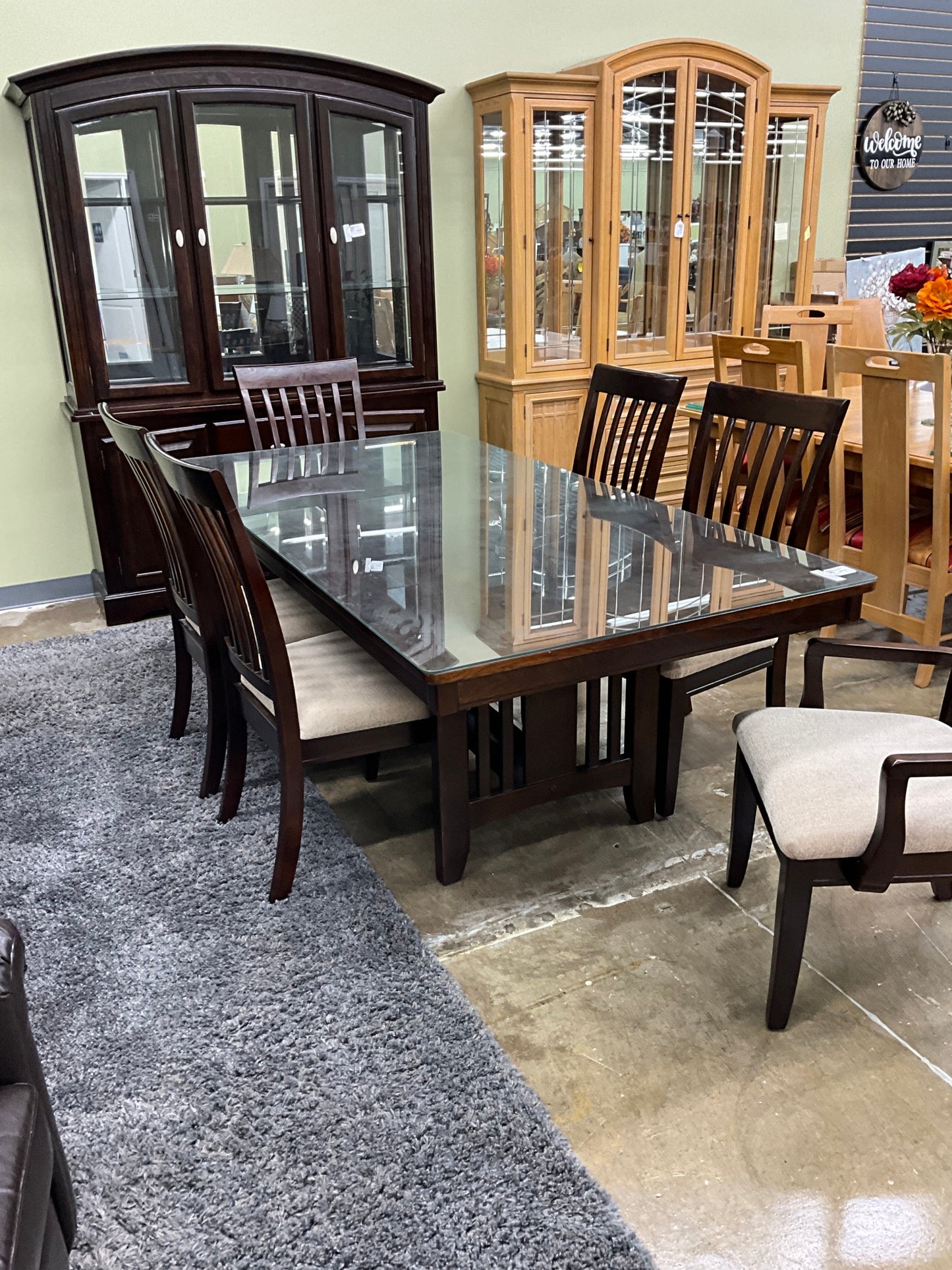 Table w/ 6 Chairs & Glass Top