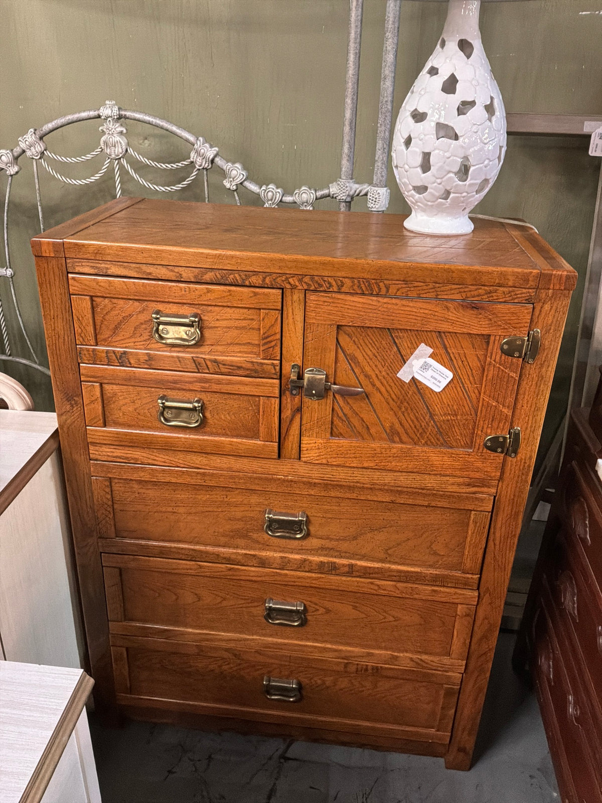 Young Hinkle Oak Chest of Drawers