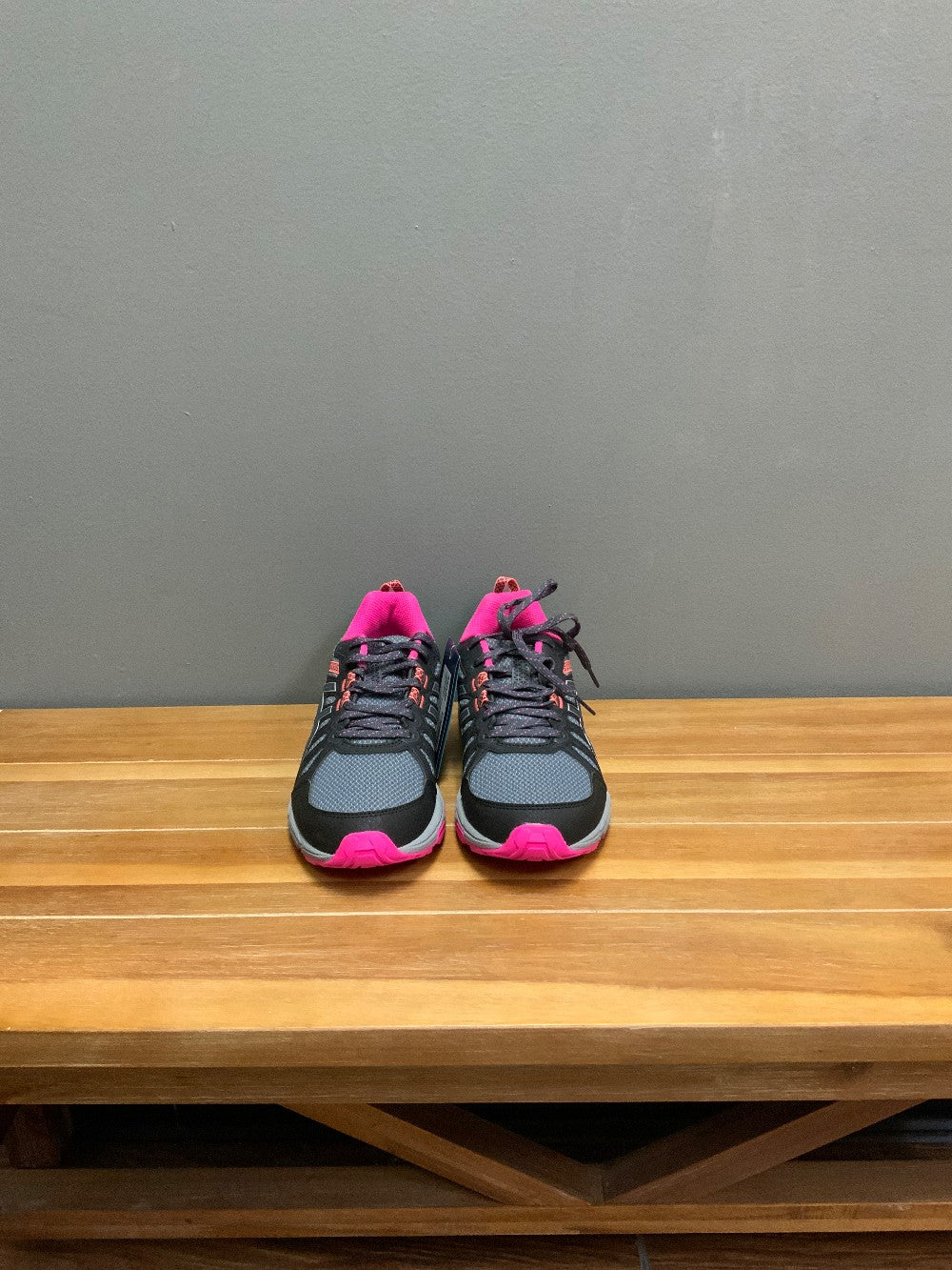 NWT Asics Shoe sz 7