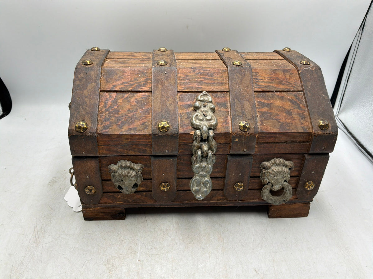 Vtg Sm Wood Trunk