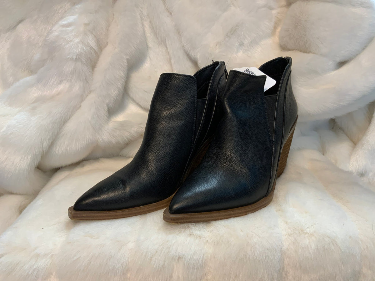 Vince Camuto Boot sz 7.5