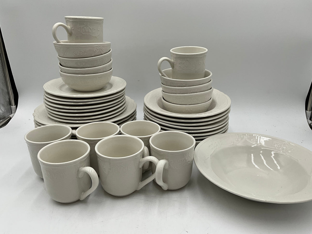 Thompson Pottery Dish Set Place Setting for 8 W/Extras