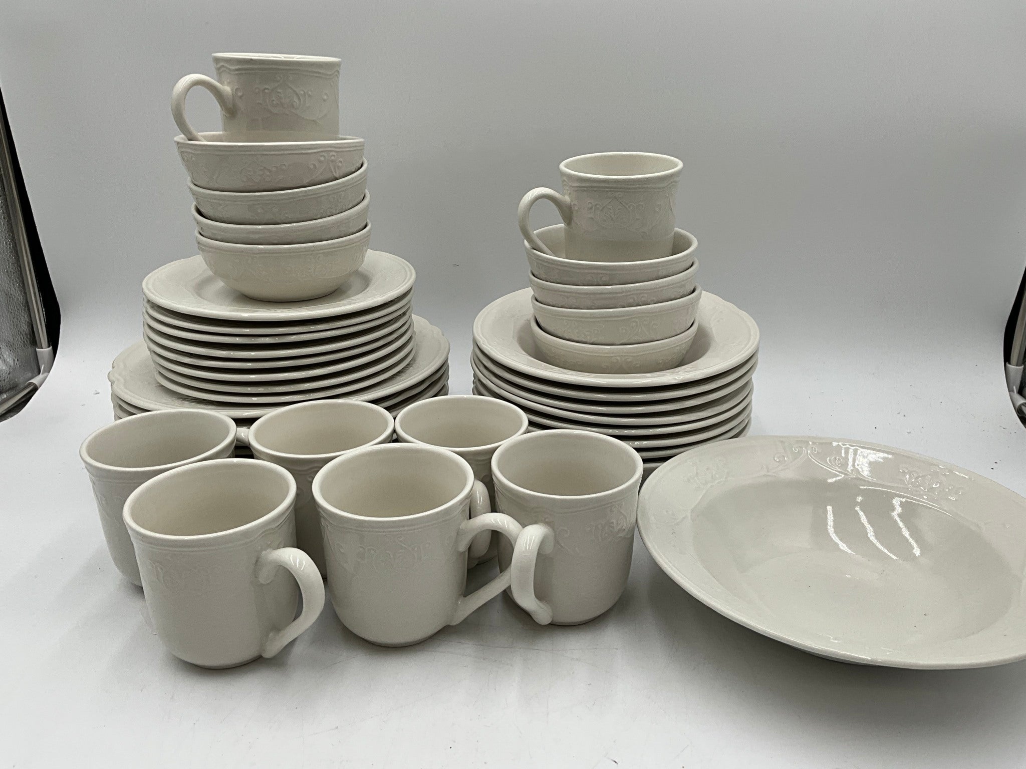 Thompson Pottery Dish Set Place Setting for 8 W/Extras