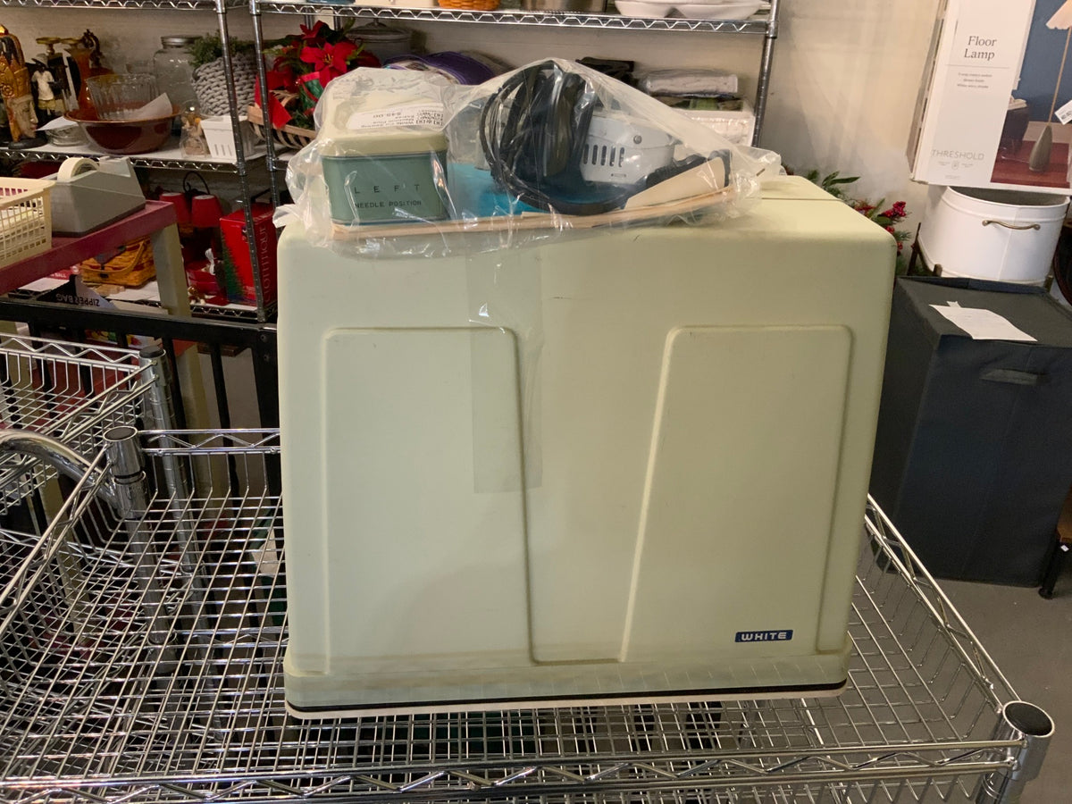 White Co Sewing Machine Plus Extras