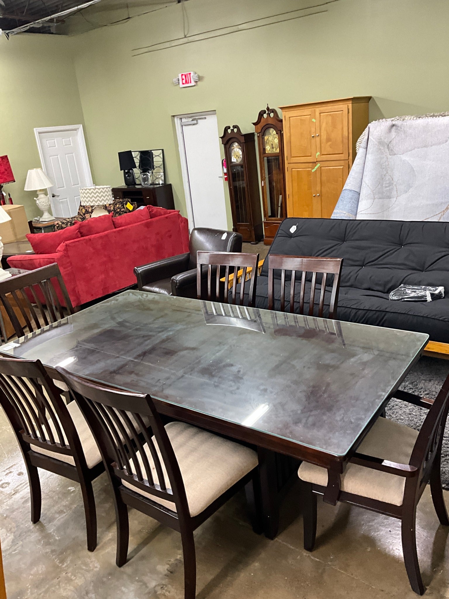 Table w/ 6 Chairs & Glass Top