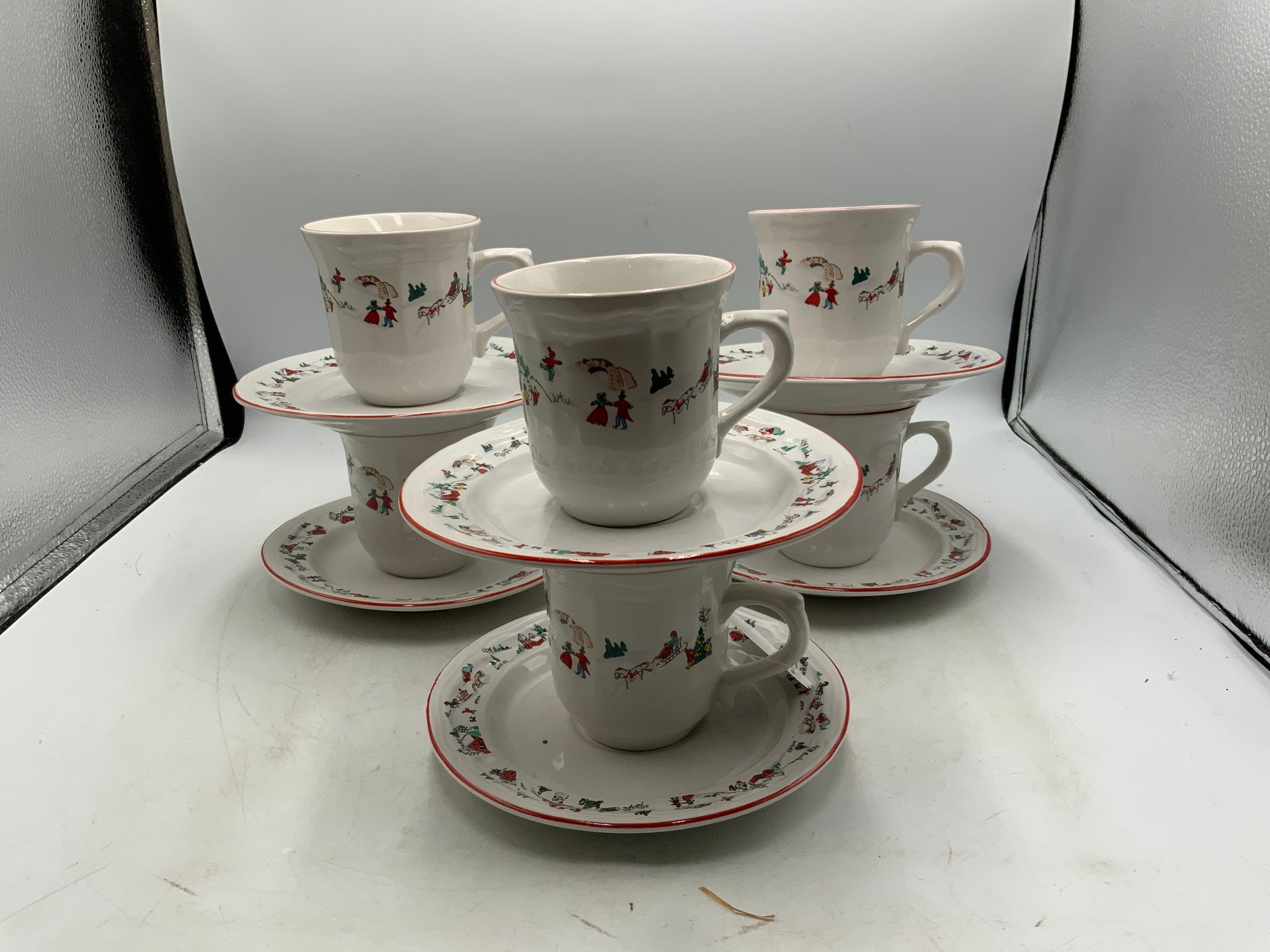 Farberware SET of 6 Cups & Saucers