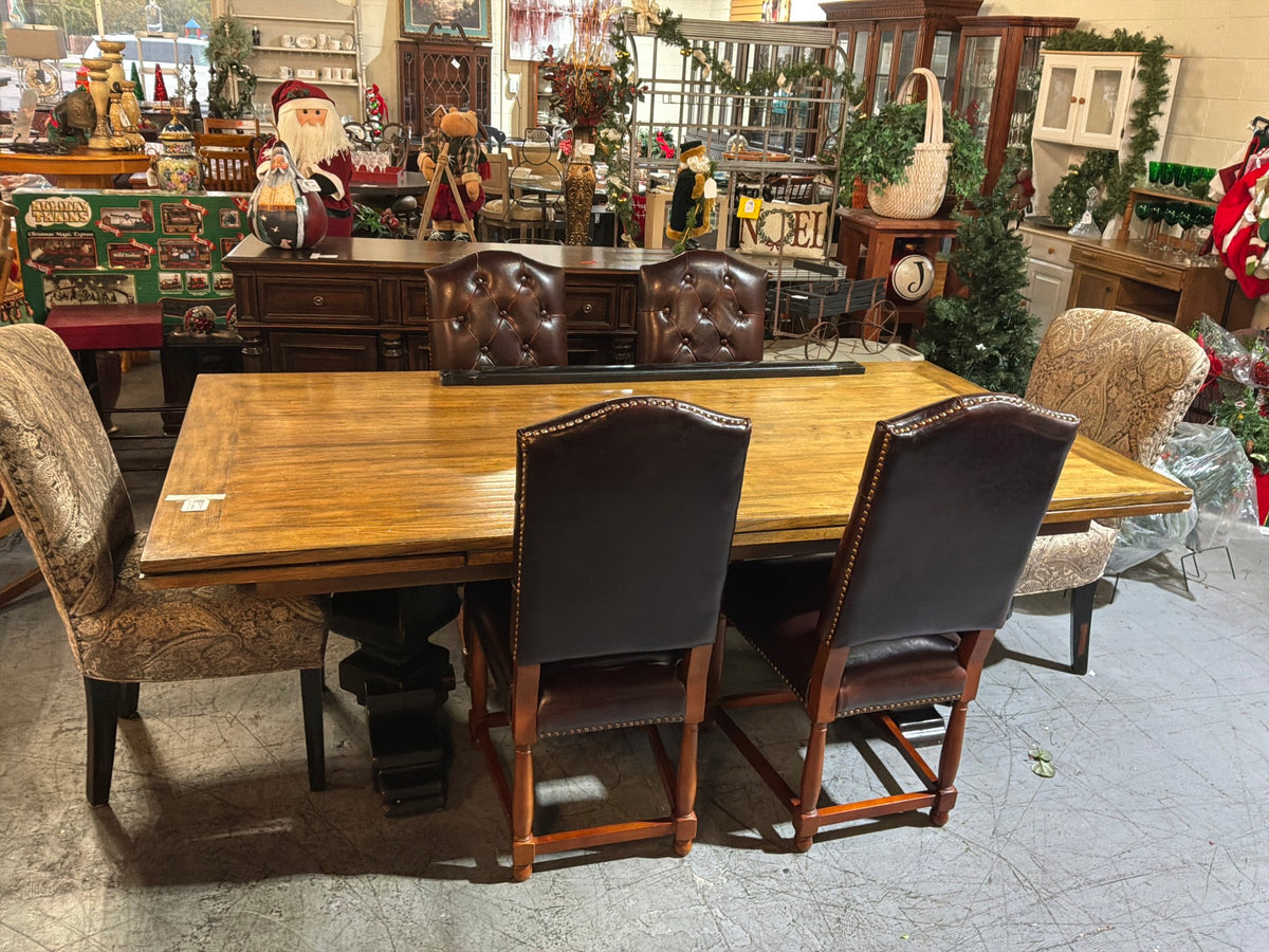 Hooker Table W/ 6 Chairs