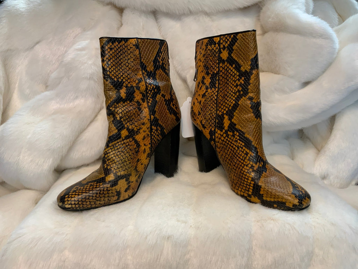 Aqua Boots Sz 7.5