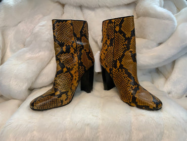 Aqua Boots Sz 7.5