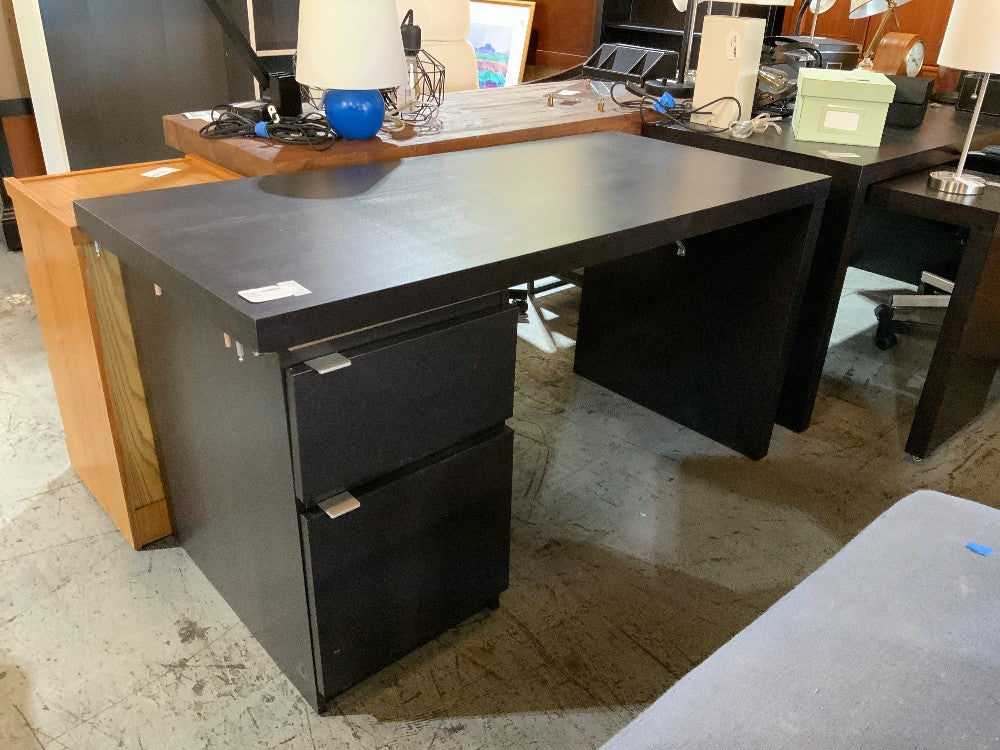 Black Desk