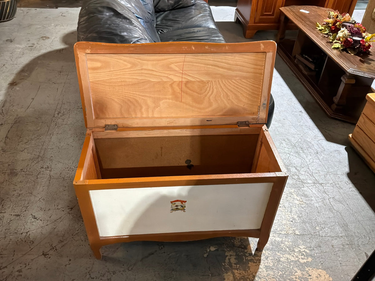 Sm Wood/ Creme Blanket Chest