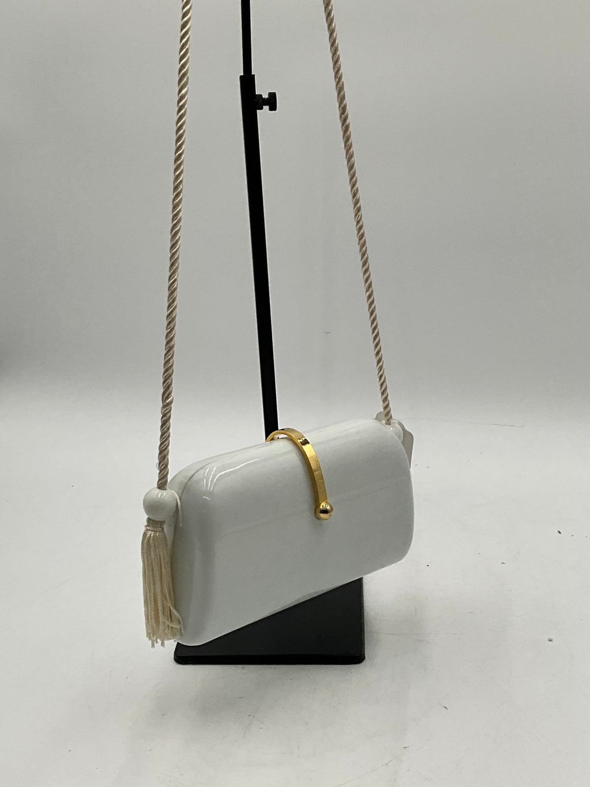 White Vtg Clutch w/ Gold Clasp