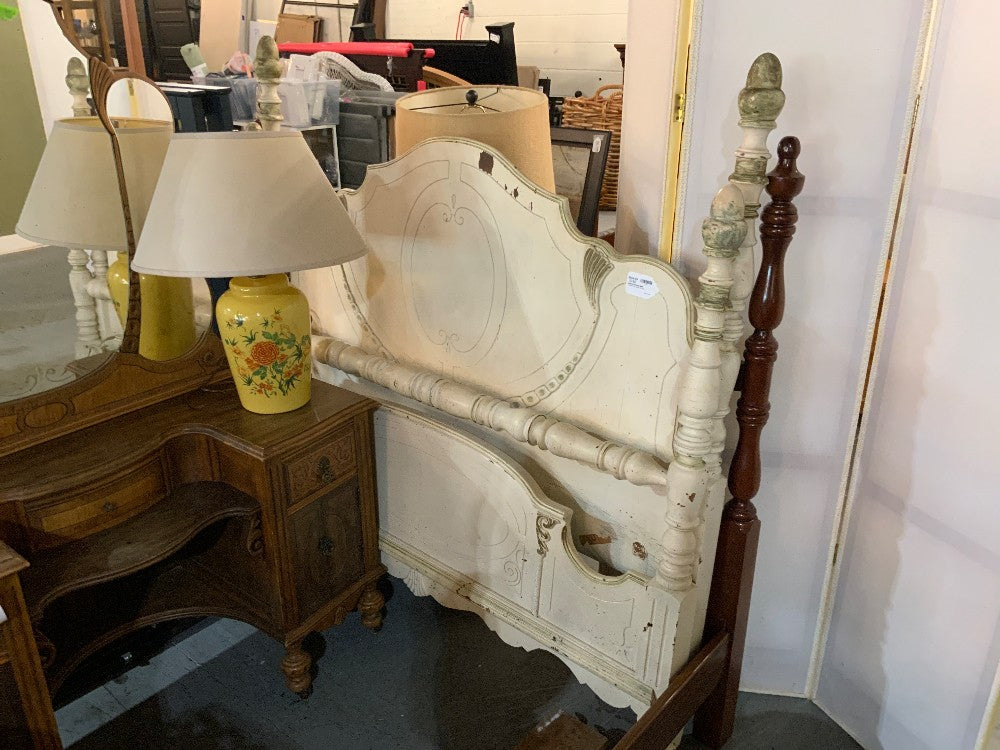 Cream/Vintage Bed