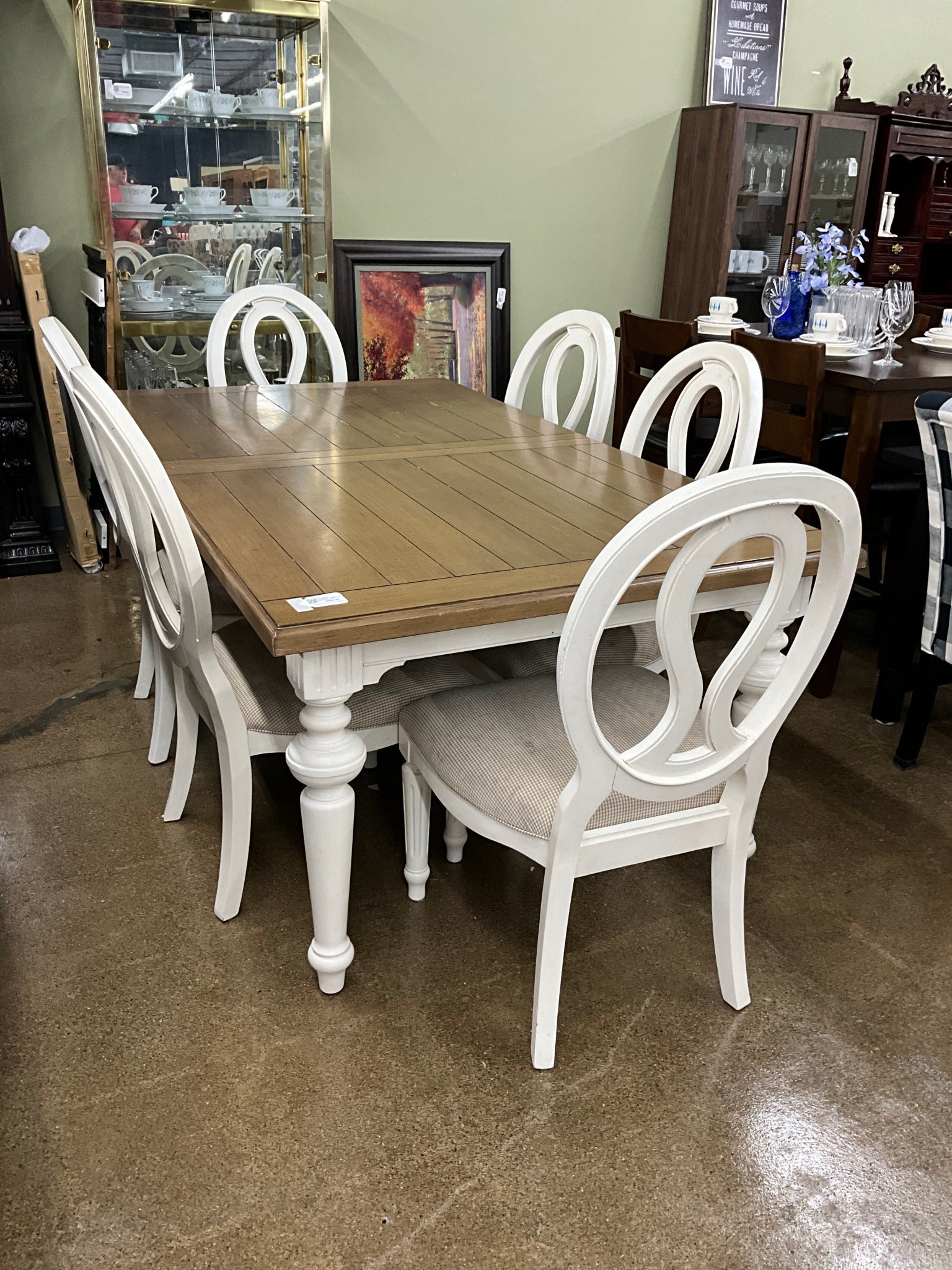 Universal Furniture Table w/ 6 Chairs & 2 Leaves