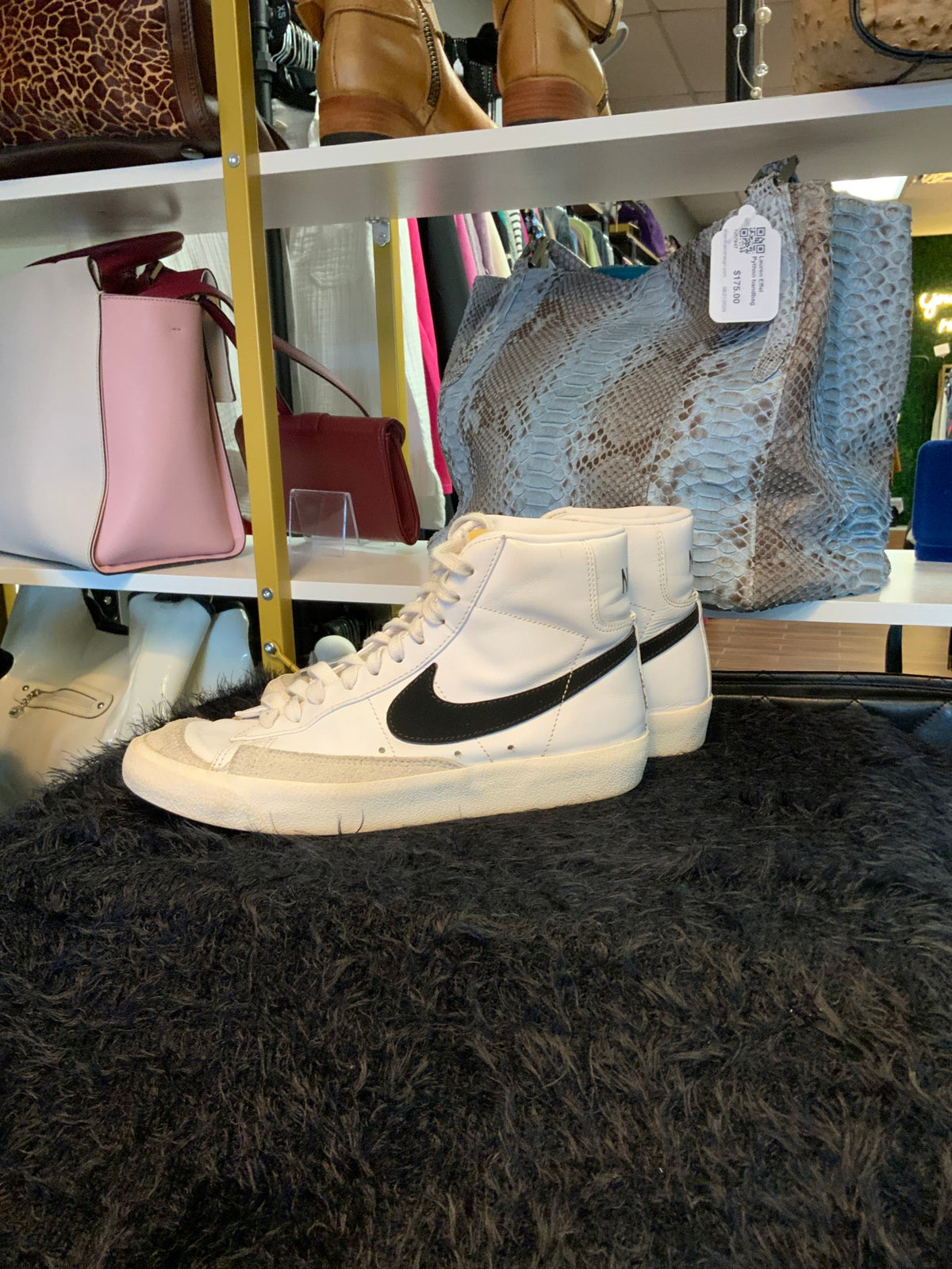 Nike Blazer Sz 7
