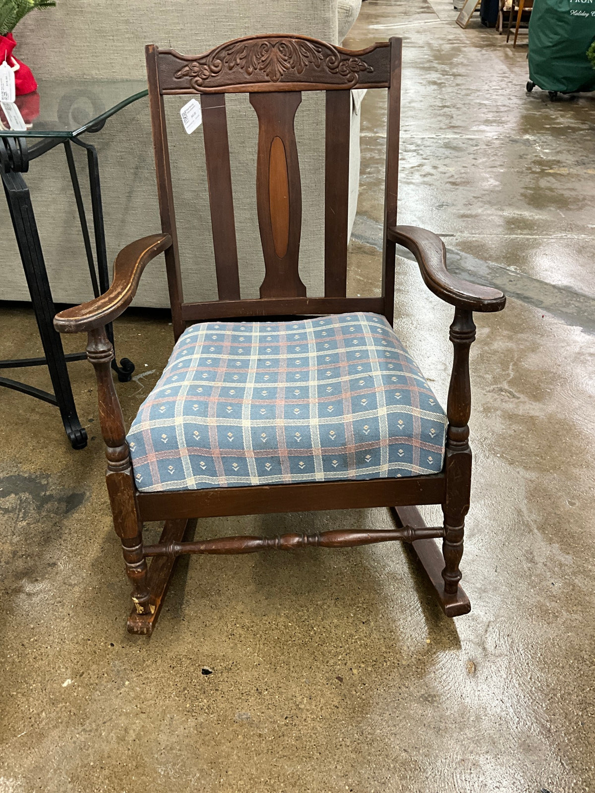 Wood Rocking Chair w/Cushion