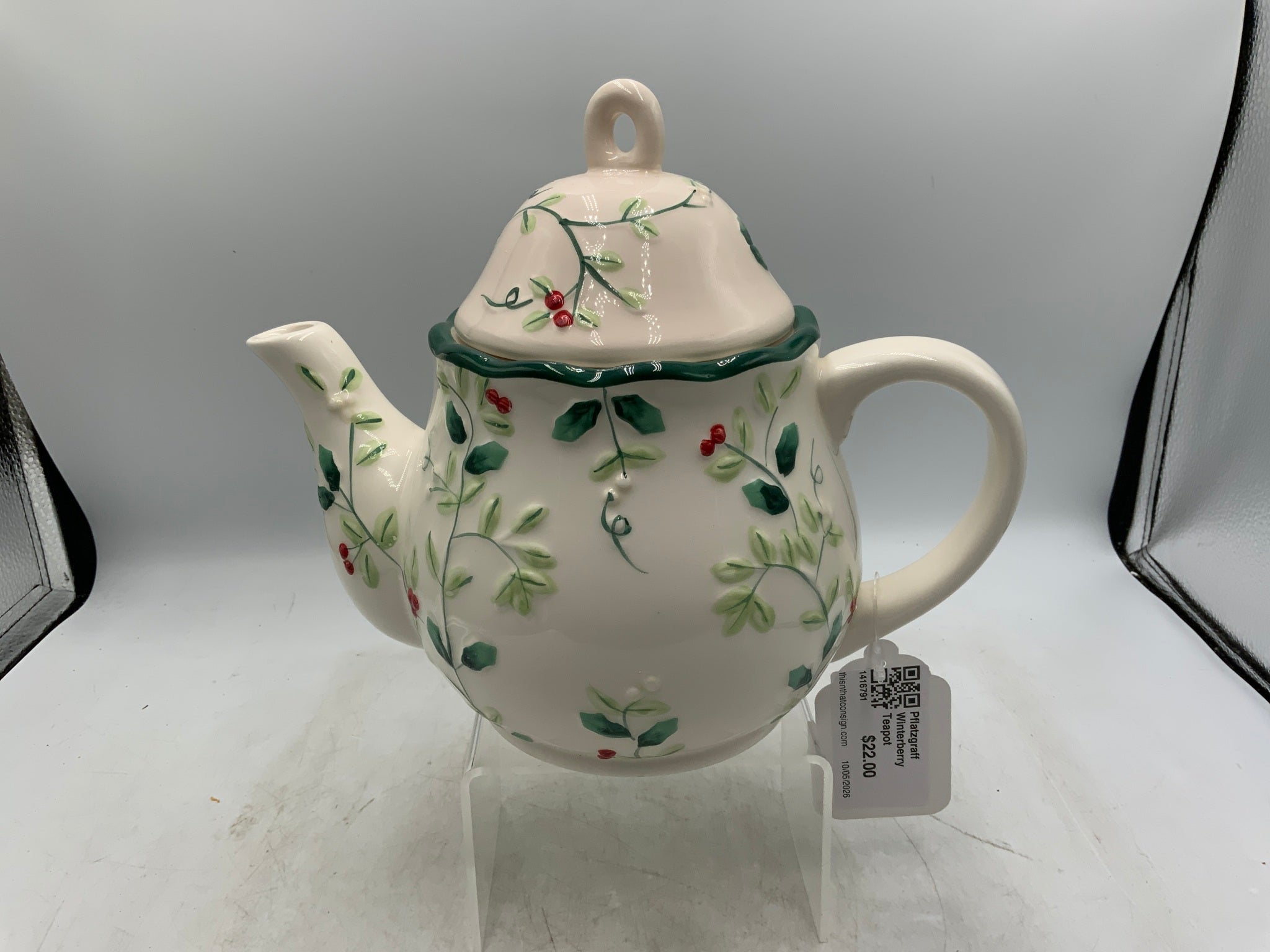 Pflatzgraff Winterberry Teapot