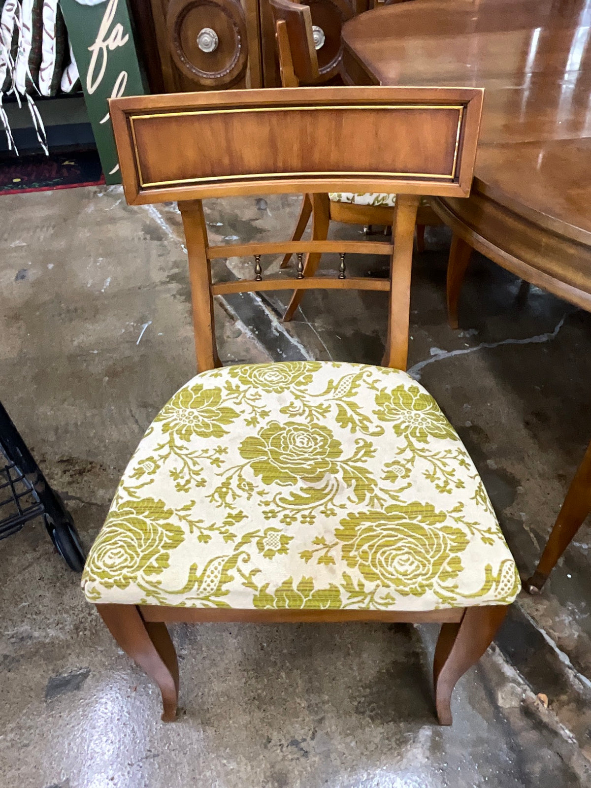 Vtg Wood Dinning Set w/ 6 Chairs