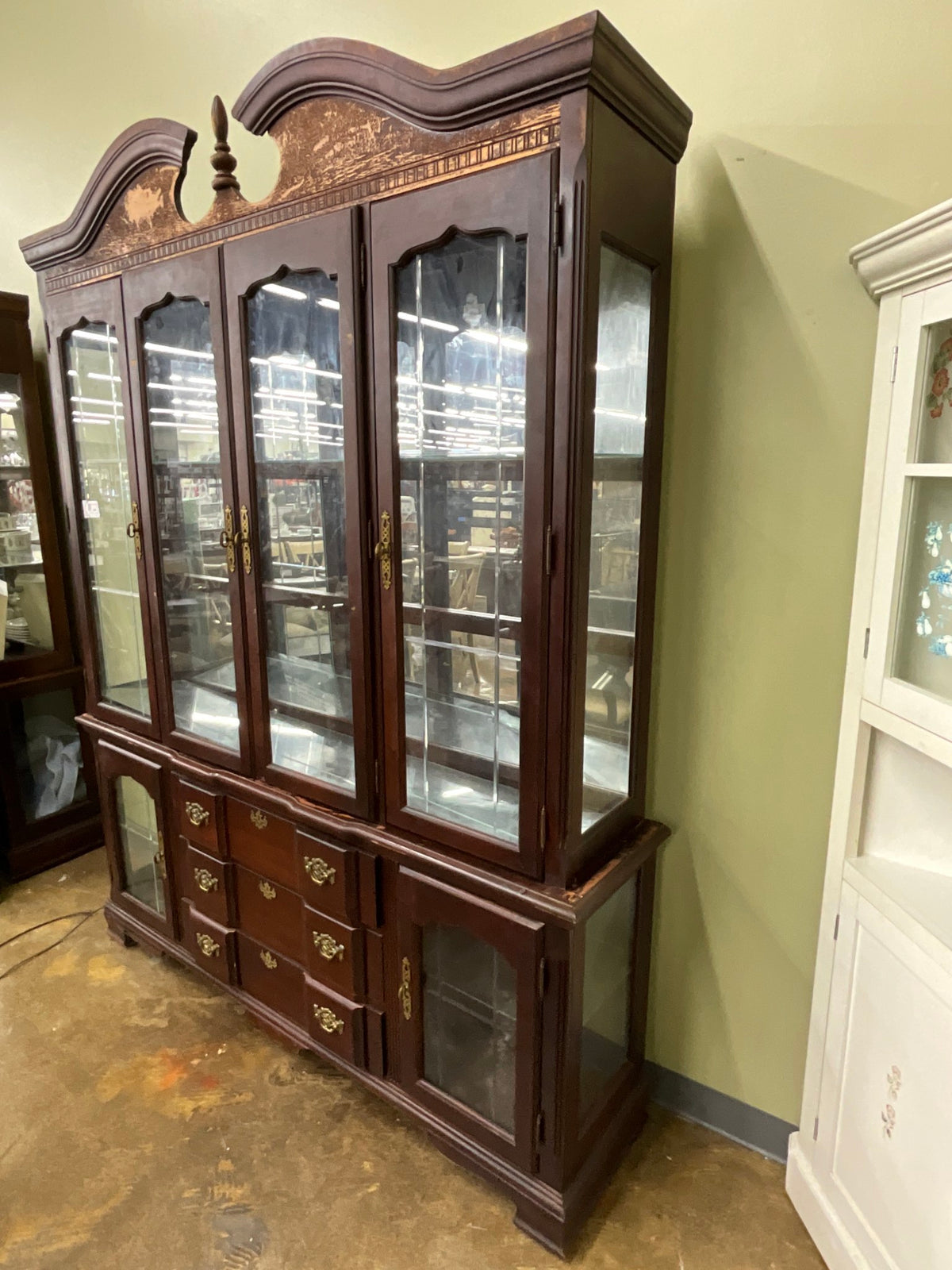 2pc Hutch - AS IS