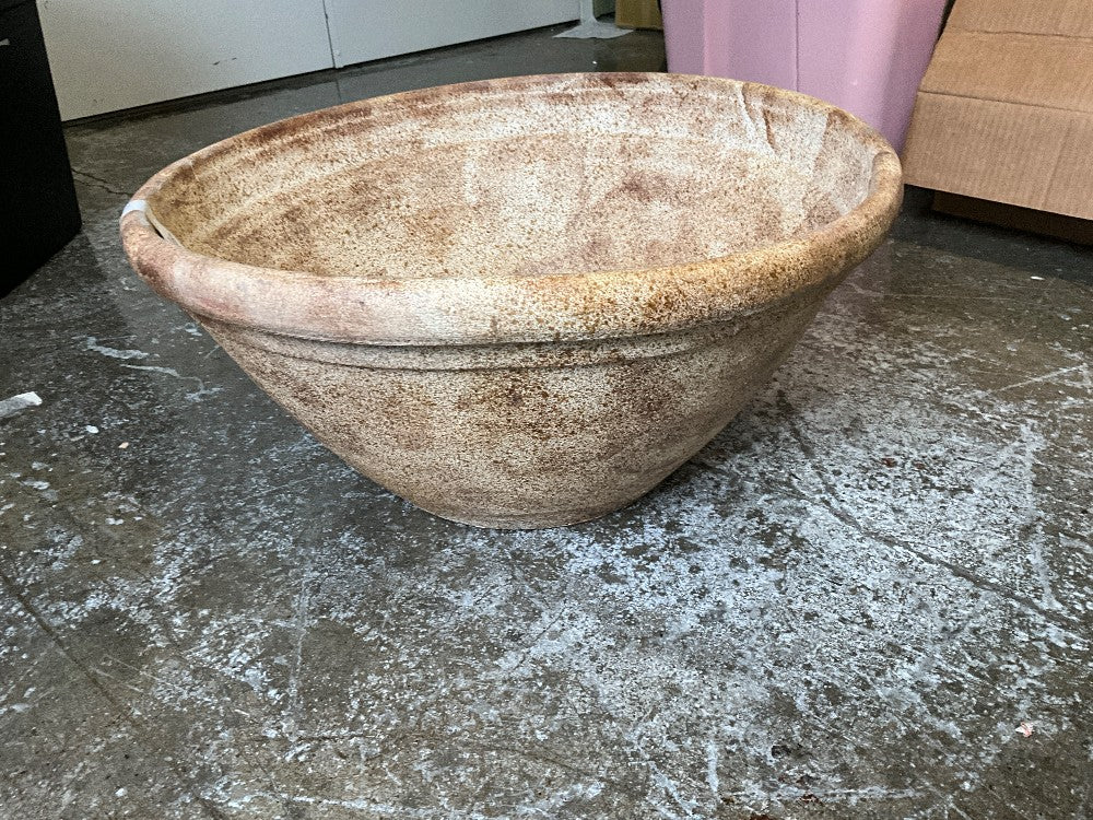 XL Round Tan Pot