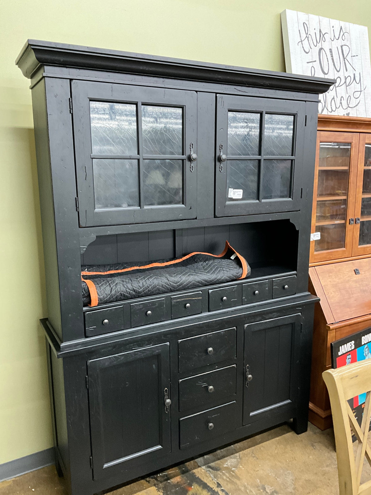 Broyhill Black 2pc Hutch