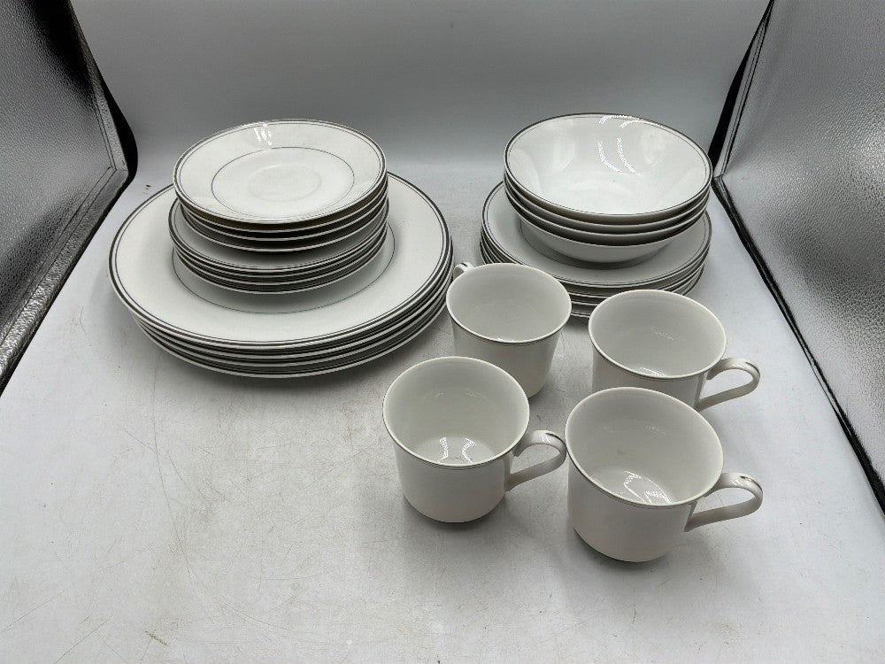 Simplicity Dinner Set 24 Pc Set