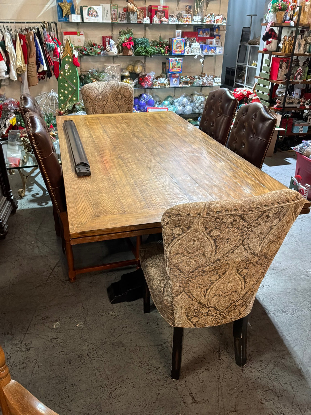 Hooker Table W/ 6 Chairs