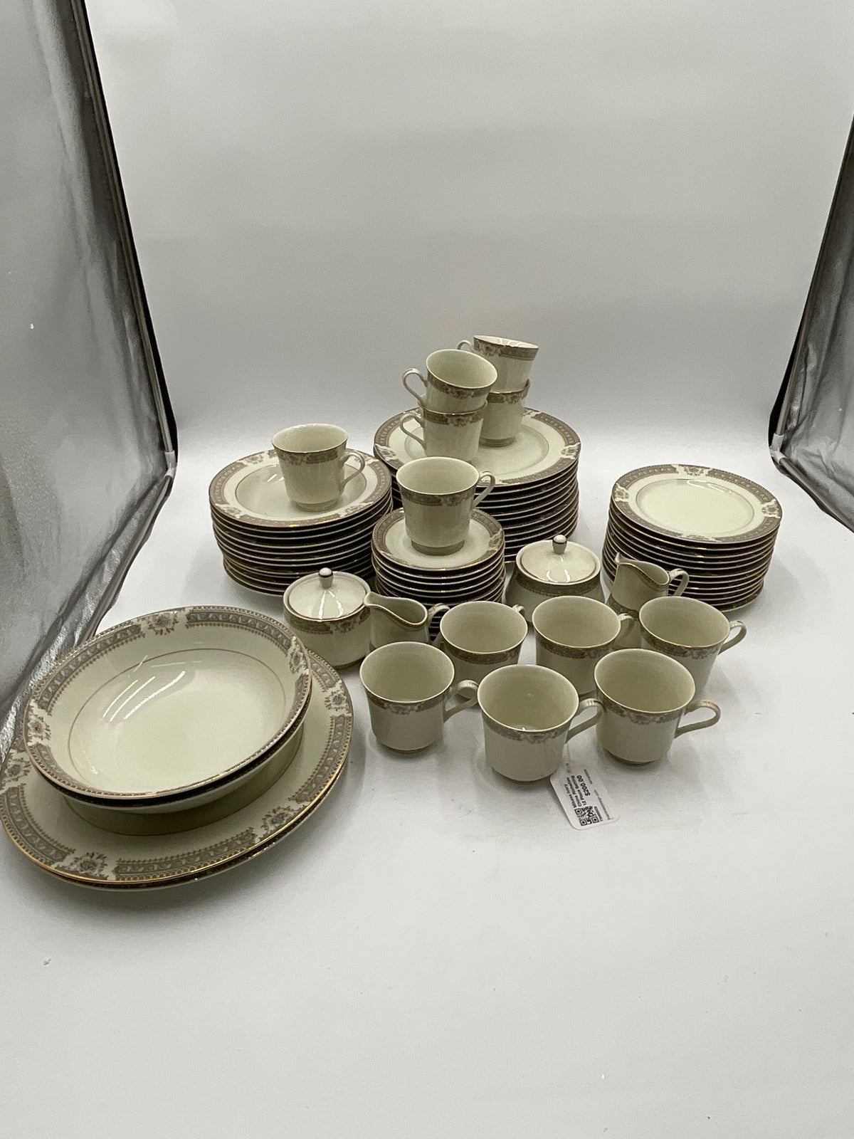 Mikasa Ivory China Richelieu 12 Place Setting With Extras 
