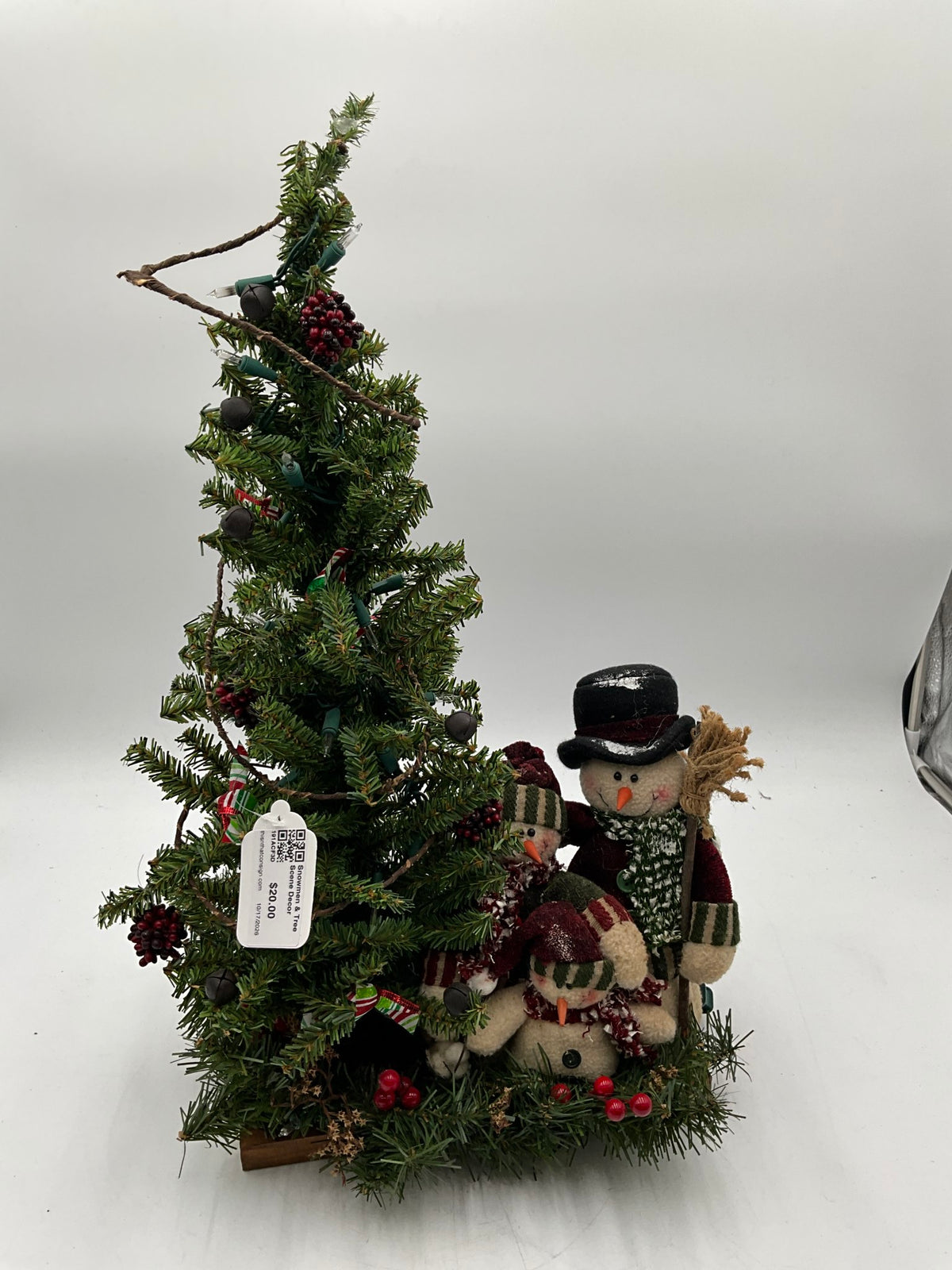 Snowmen & Tree Scene Decor