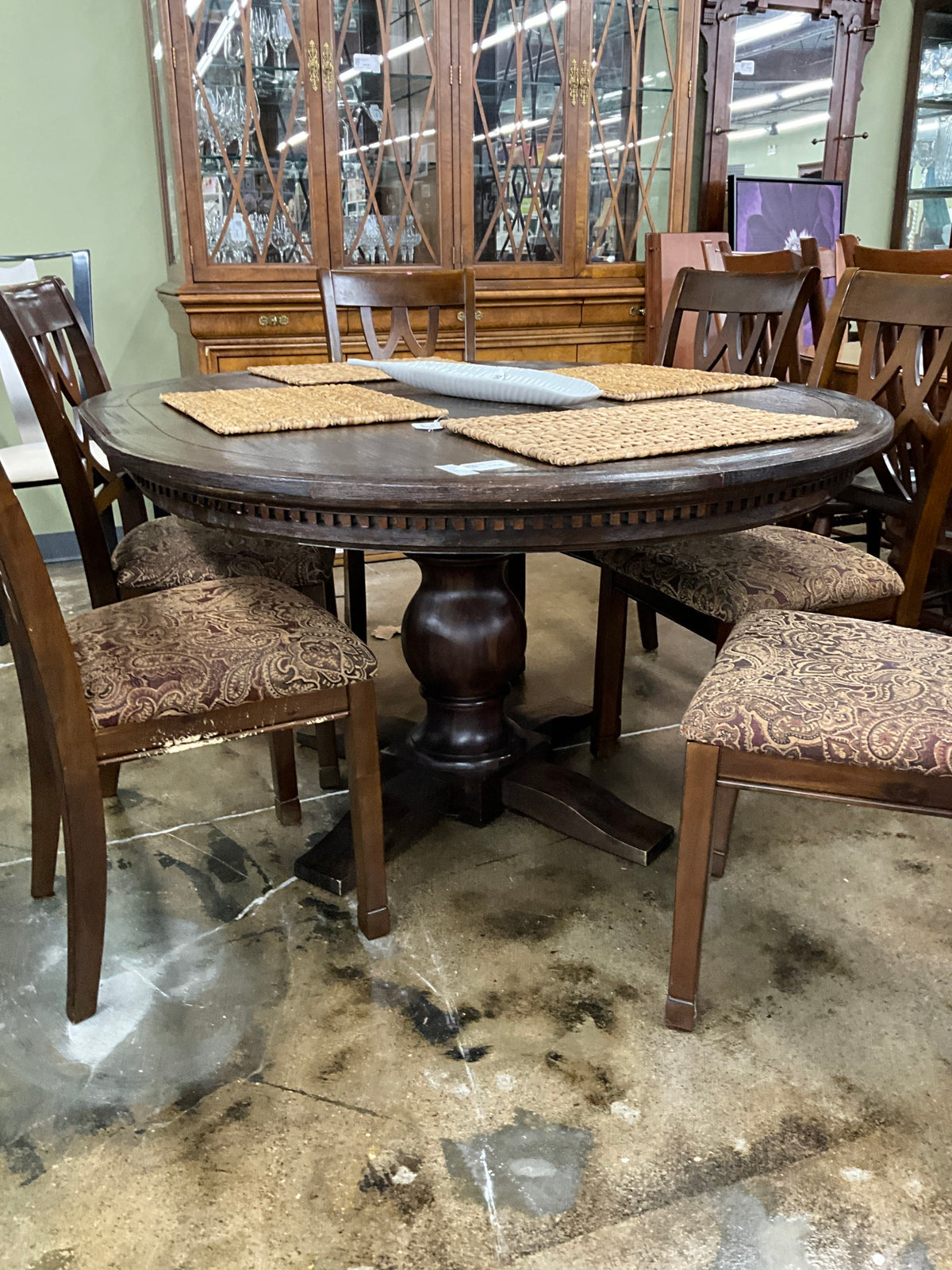 Ashley Table w/ 6 Chairs