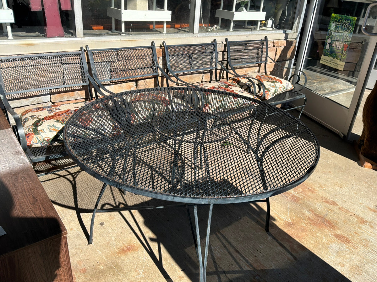 Outdoor Table w 4 Chairs