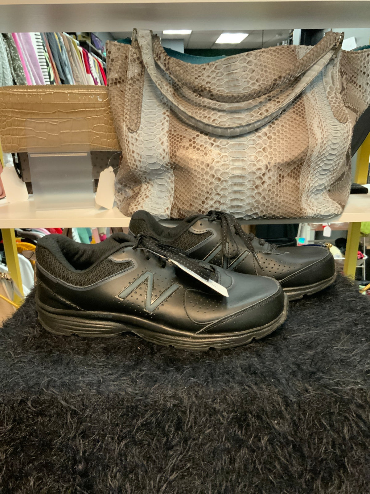 New Balance Shoe Sz 8 Wide