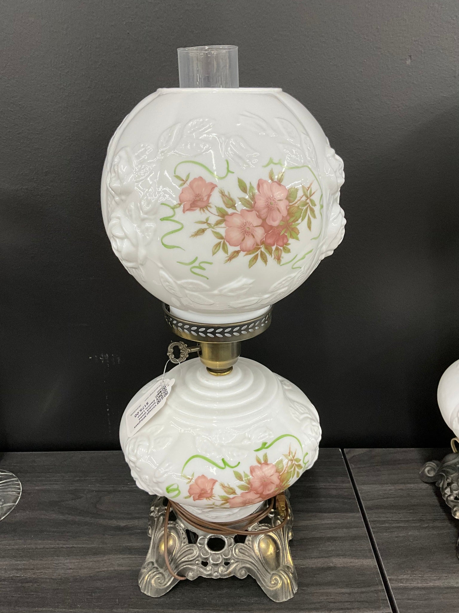 Vintage Milkglass bouble Globe Electric Lamp