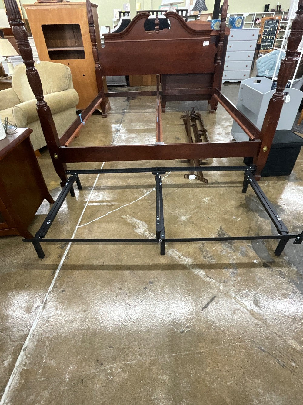 Adjustable Twin-Queen Frame