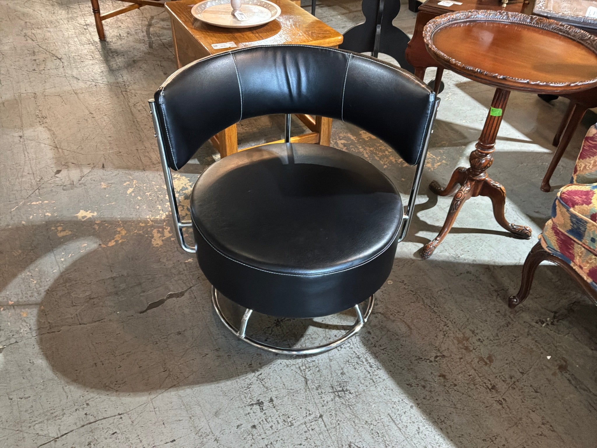 Black Swival Chair W / Chrome